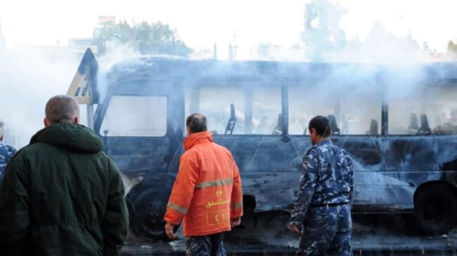 (VÍDEO) Ataque terrorista contra un autobús militar deja al menos 13 muertos en Damasco