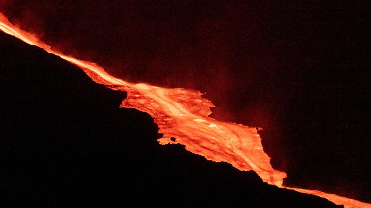 (VÍDEO) La cara norte del volcán de La Palma se derrumba de manera parcial
