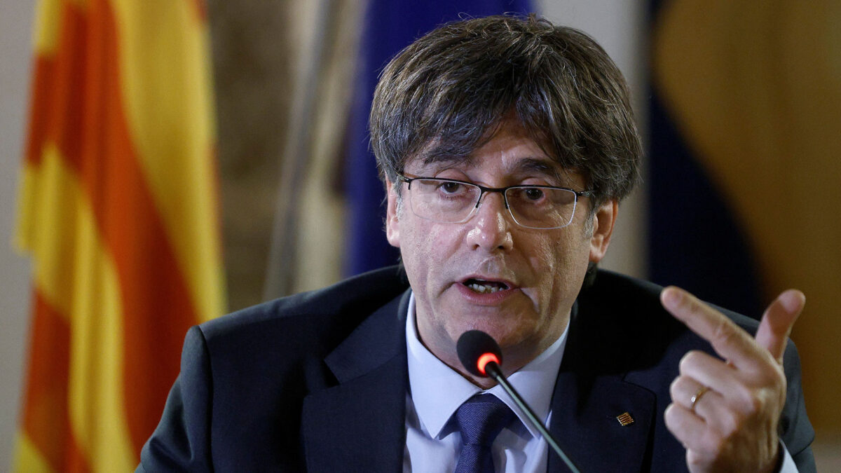 Puigdemont se revuelve contra su imputación y habla de «hedor a alcantarilla» en la Justicia