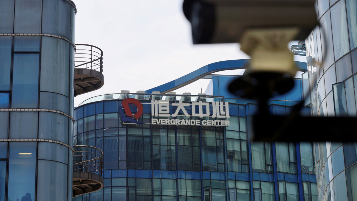 Evergrande solicita volver a cotizar tras descarrilar la venta de su inmobiliaria a Hopson