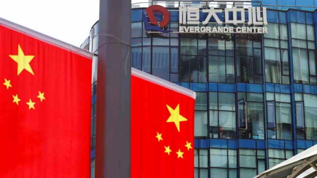 Evergrande vuelve a cotizar en Hong Kong y cae un 10% tras cancelar la venta de su filial