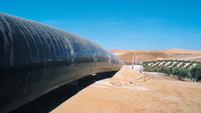 España se queda sin la mitad del gas que le llega desde Argelia: se cierra el gasoducto del Magreb