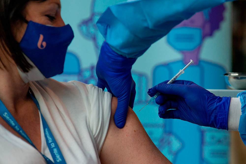 Sanidad notifica 30 muertes por coronavirus y un pequeño ascenso de la incidencia