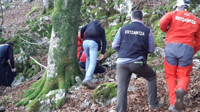 (VÍDEO) Localizado en Guipúzcoa un antiguo zulo con armas y munición que podría haber pertenecido a ETA