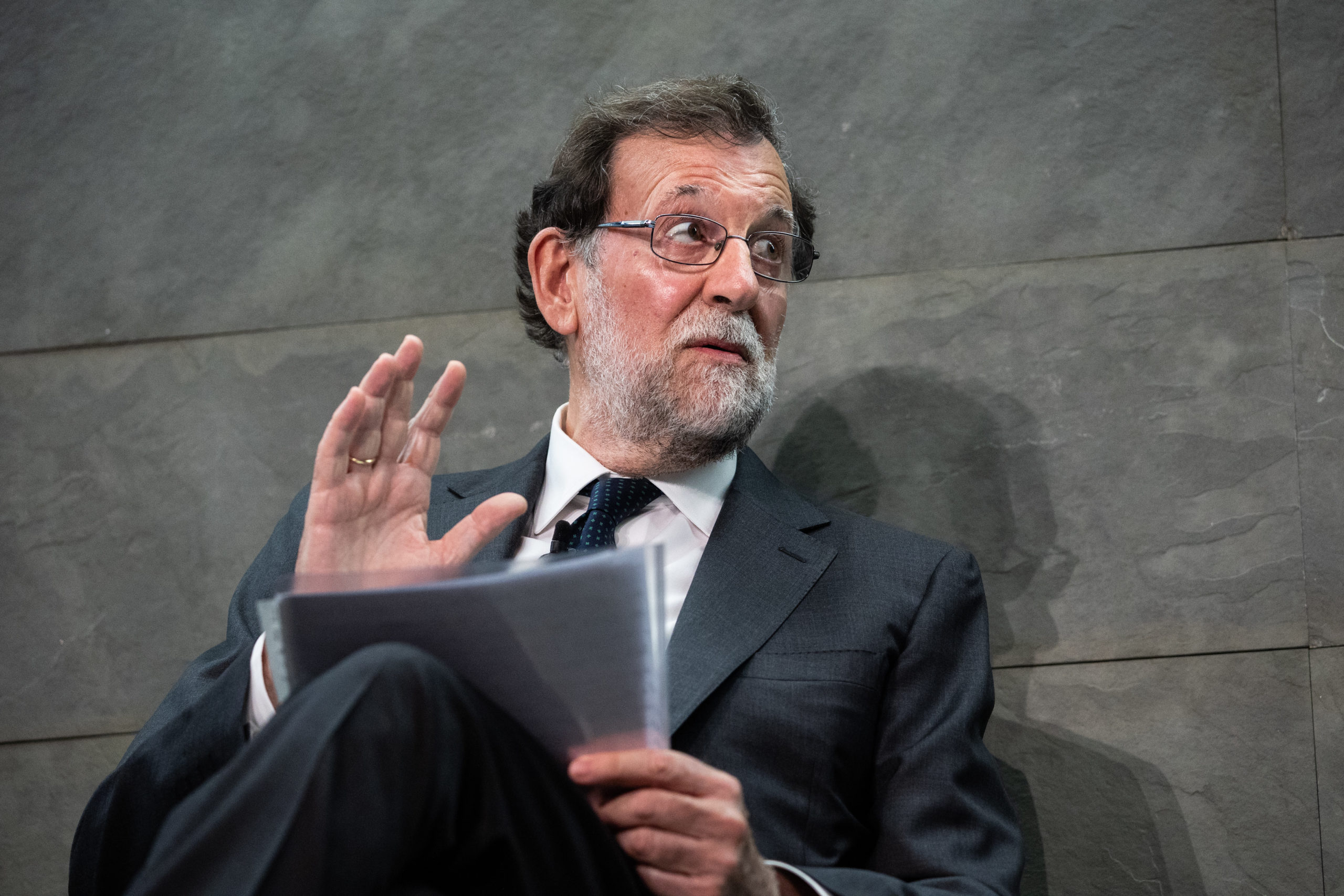 Rajoy carga en su nuevo libro contra los «mensajes infantilizados» del populismo