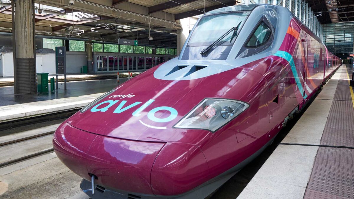 El ave ‘low cost’ de Renfe conectará Madrid y Valencia durante las Fallas