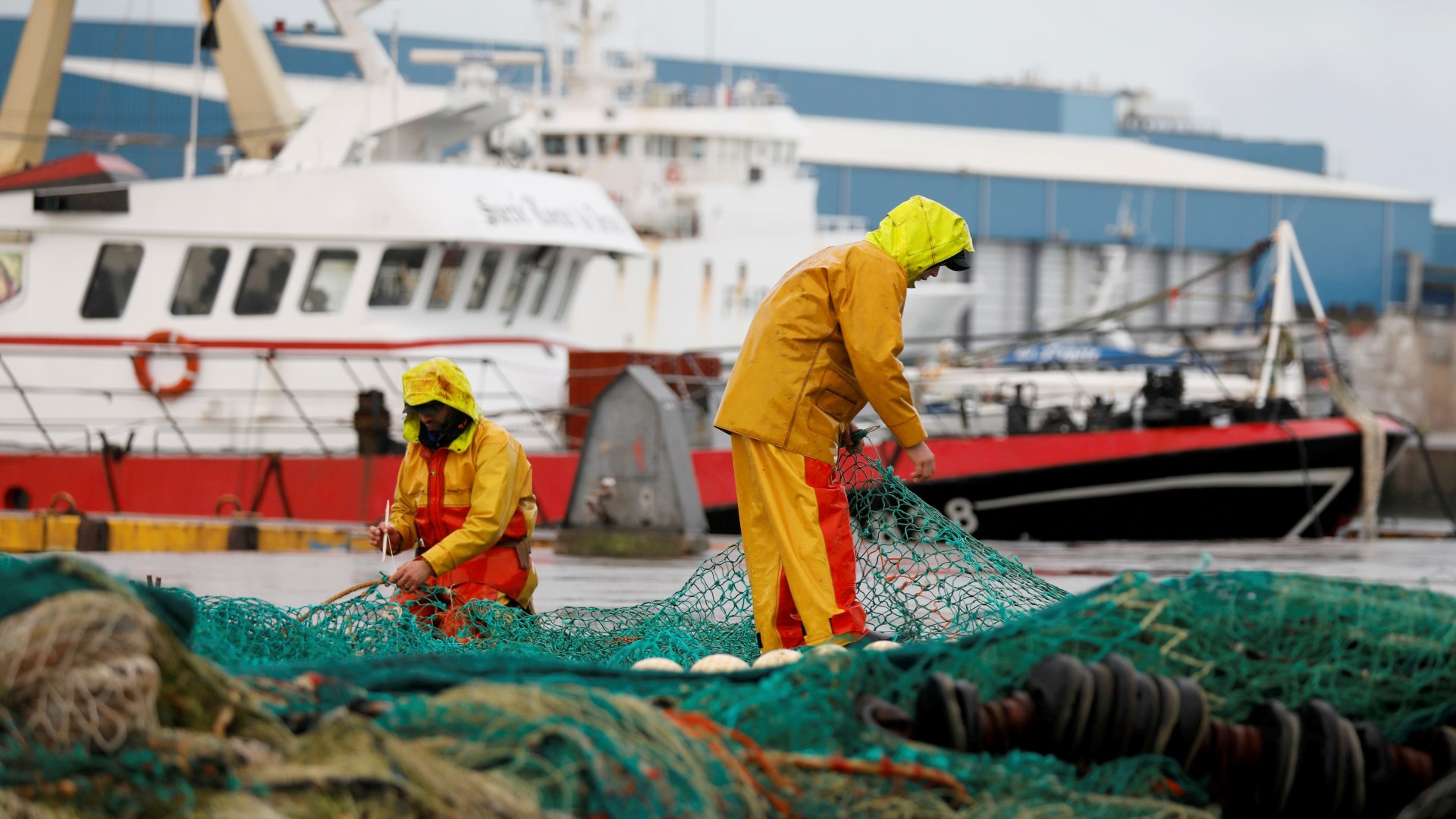 Las «desproporcionadas» sanciones sobre la pesca reabren la crisis post Brexit entre París y Londres