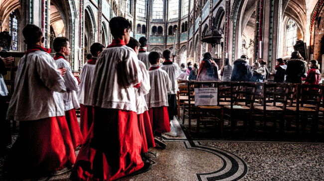 Escándalo en la Iglesia Católica francesa: un informe desvela 216.000 abusos a menores en 70 años