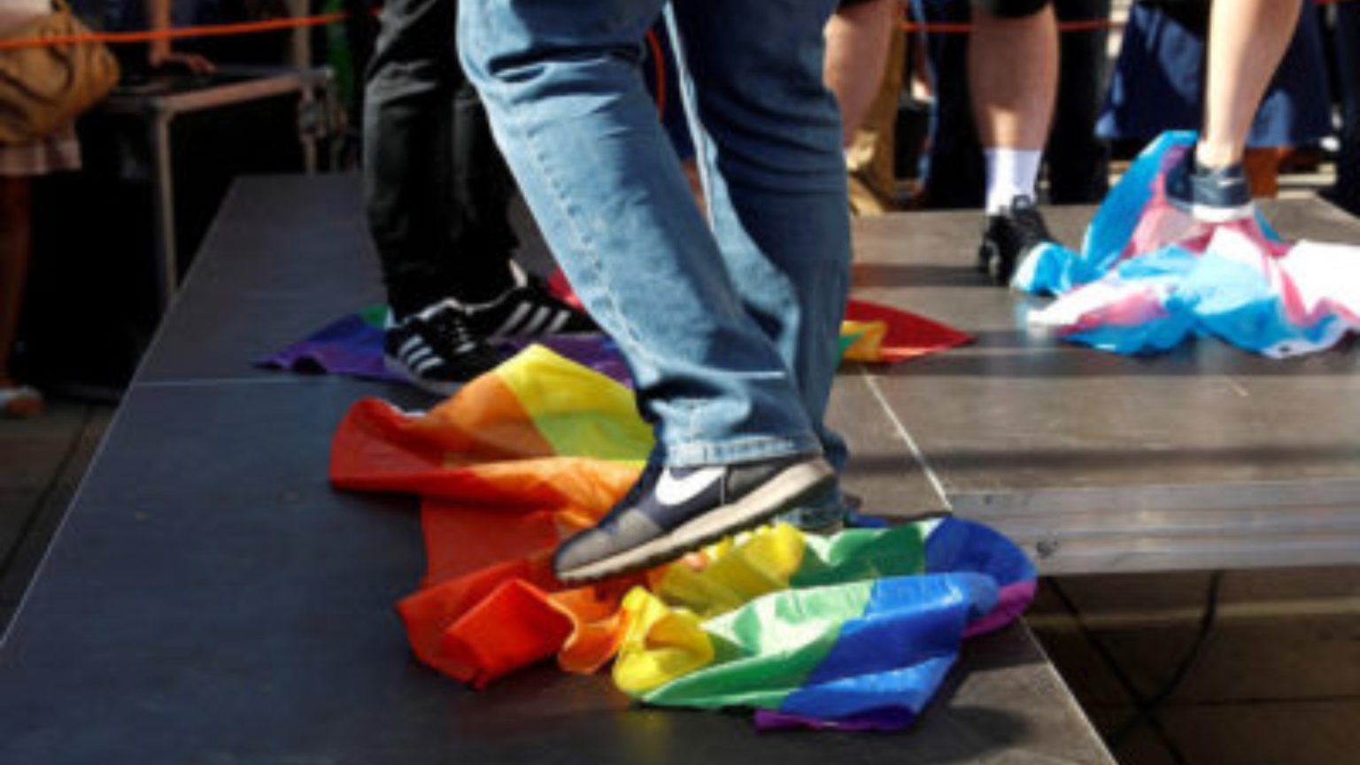 Polonia debate una ley que prohíbe las concentraciones pro LGTBI