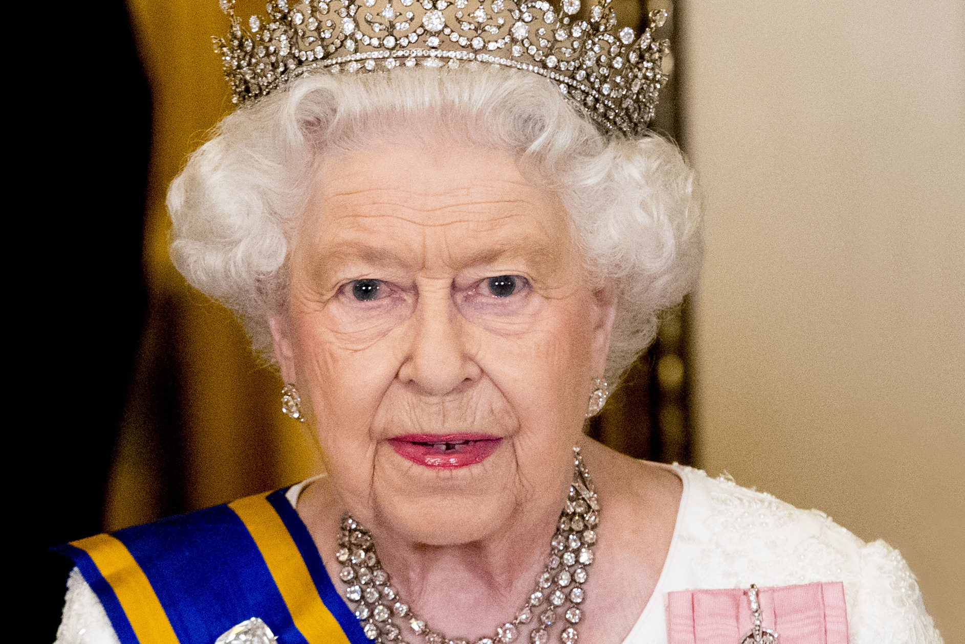 La reina Isabel II cancela sus actos «al menos» dos semanas por recomendación médica