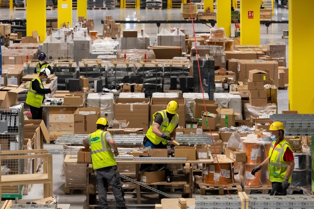 Amazon confirma su plan en España de llegar a 25.000 empleados pese a los recortes globales