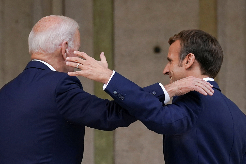 Biden y Macron se reconcilian en Roma tras la disputa por los submarinos