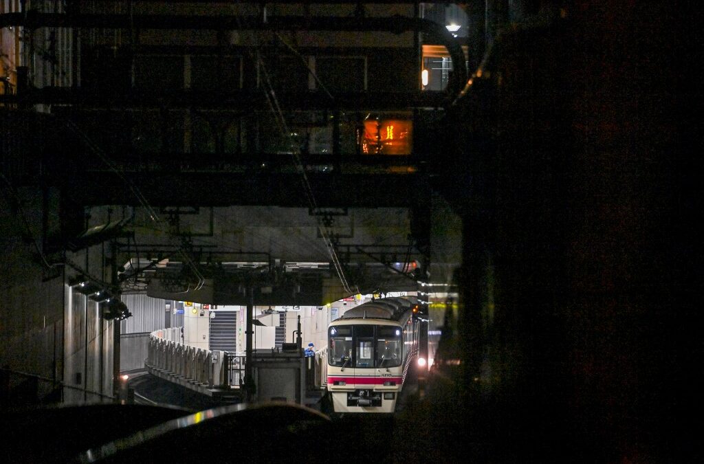 Un hombre disfrazado del Joker apuñala a varias personas en un tren de Tokio