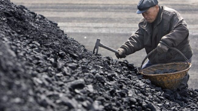 China aumenta la producción de sus minas de carbón para paliar la escasez de energía