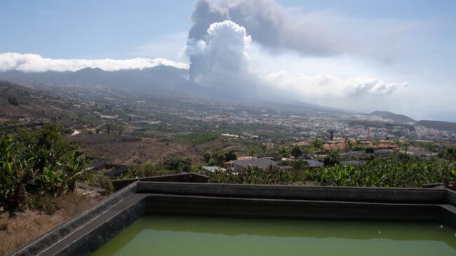 (VÍDEO) Se vigilan nuevas coladas del volcán de La Palma y se constatan tubos volcánicos que evacúan la lava al mar