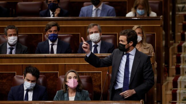 (VÍDEO) Sánchez y Casado se enzarzan en el Congreso por el fin de ETA: "Rompa con Bildu hoy mismo"