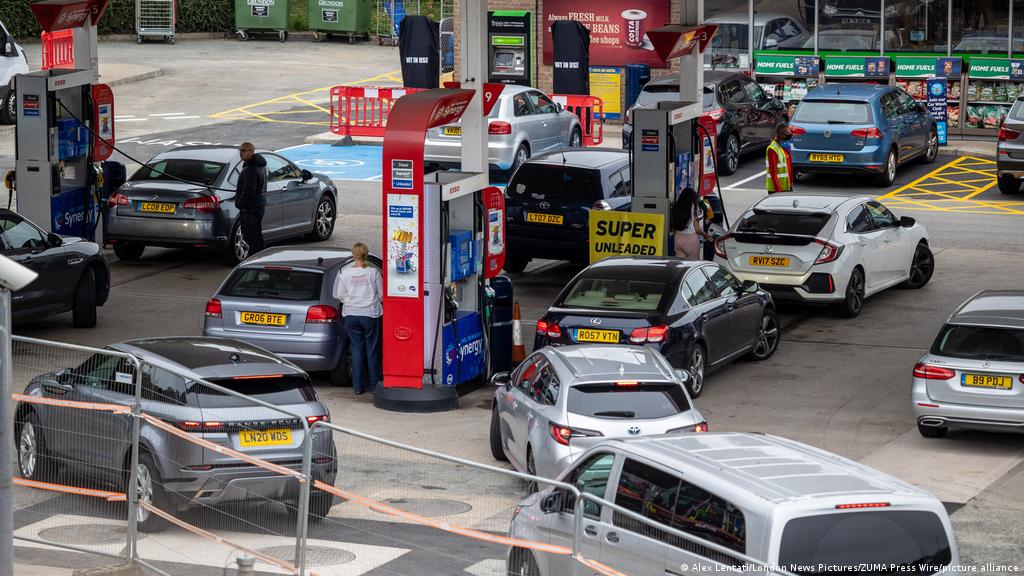 Los militares empiezan este lunes a distribuir gasolina en el Reino Unido