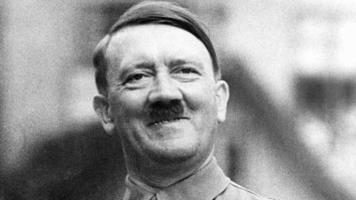 Un certificado covid válido a nombre de Hitler descubierto por Países Bajos pone en jaque los pases de Francia y Polonia