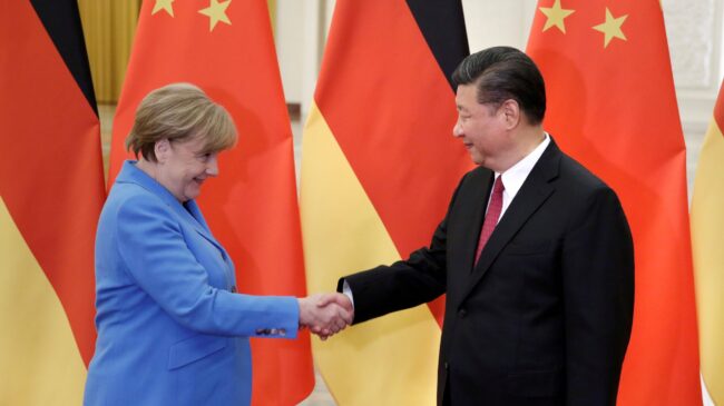 China pide a Alemania que "mantenga su independencia" mientras EE.UU. intenta recuperar a sus socios tradicionales