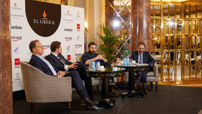 Primer desayuno de El Liberal: "Una sociedad no progresa desde el gasto y la deuda, sino desde el ahorro y la inversión"