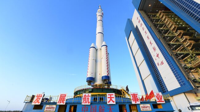 (VÍDEO) China lanza con éxito la nave  Shenzhou-13 con la nueva tripulación a su estación espacial