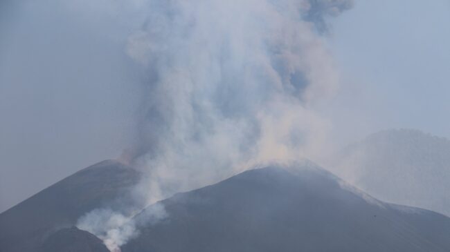 El volcán de La Palma está poco activo para emitir lava, el gran problema ahora son los gases