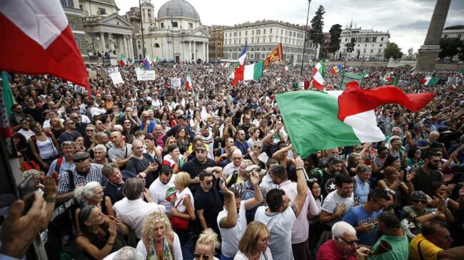 (VÍDEO) Miles de personas protestan en Italia contra el pasaporte covid