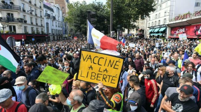Cerco a los no vacunados en Francia: el nuevo certificado covid contempla penas de 5 años de cárcel en caso de fraude
