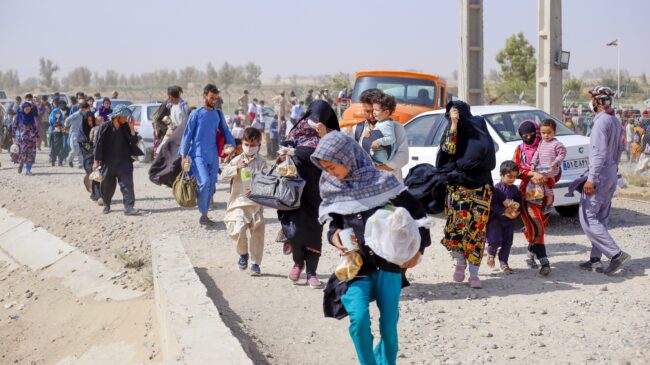 Irán avisa: ya hay más de 3 millones de refugiados afganos en el país