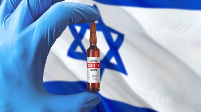 (VÍDEO) Protestas en Tel Aviv contra la obligatoriedad de la tercera dosis para conseguir el pasaporte de vacunación