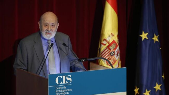 Tezanos asegura que no filtró datos a Pablo Iglesias y anuncia la creación de una investigación