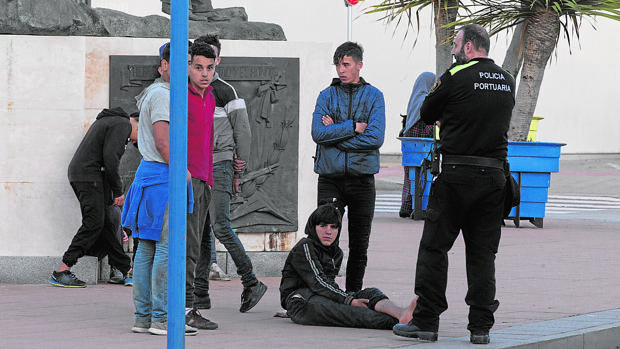 Los menores marroquíes que entraron ilegalmente en Ceuta recibirán atención socioeducativa y algunos serán «integrados» en aulas ordinarias