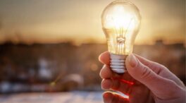 La luz marcará este sábado su quinto precio más alto hasta los 264,54 euros/MWh