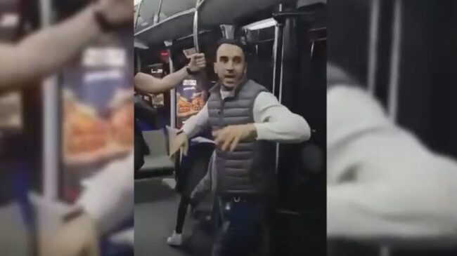 (VÍDEO) Brutal paliza a un policía que llamó la atención a un pasajero por ir sin mascarilla en un autobús de Zaragoza