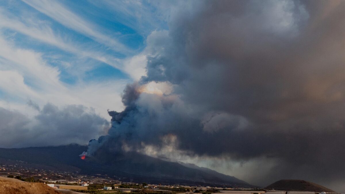 (VÍDEO) El cono principal del volcán se rompe de nuevo y preocupa la calidad del aire