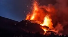 (VÍDEO) La ruptura del cono del volcán de La Palma provoca un enorme desbordamiento de lava
