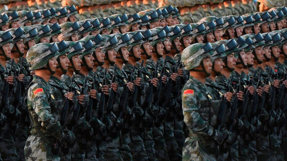 El segundo mando militar de EE.UU. advierte del «asombroso» progreso militar de China: «Pronto hará que supere a Rusia y a nosotros»