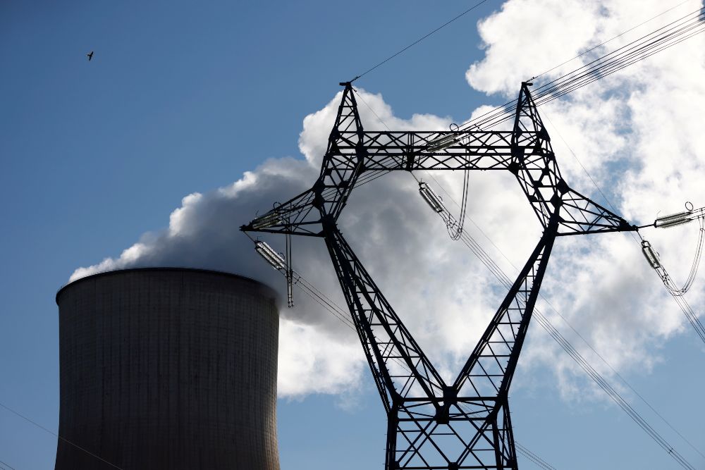 El precio de la luz vuelve a subir el lunes hasta los 184 euros MWh