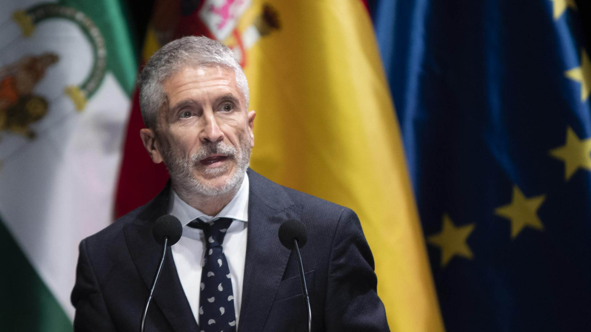 Interior gastará un millón de euros en iluminar jefaturas y comisarías de Policía el día contra la violencia machista