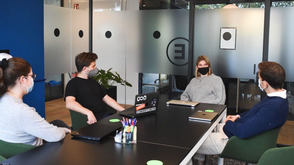 En Madrid dejará de ser obligatorio llevar mascarilla en el trabajo cuando haya distancia de seguridad