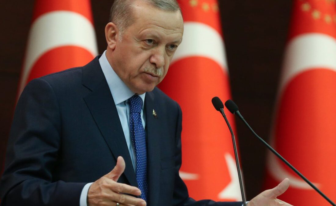 Turquía cierra el Bósforo a buques de guerra de todos los países