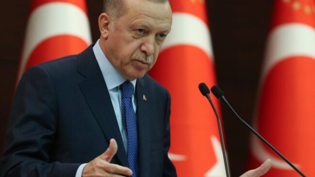 Turquía cierra el Bósforo a buques de guerra de todos los países