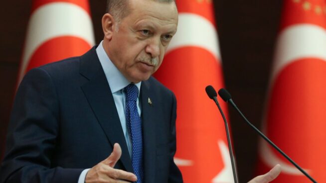 Turquía cierra el Bósforo a buques de guerra de todos los países