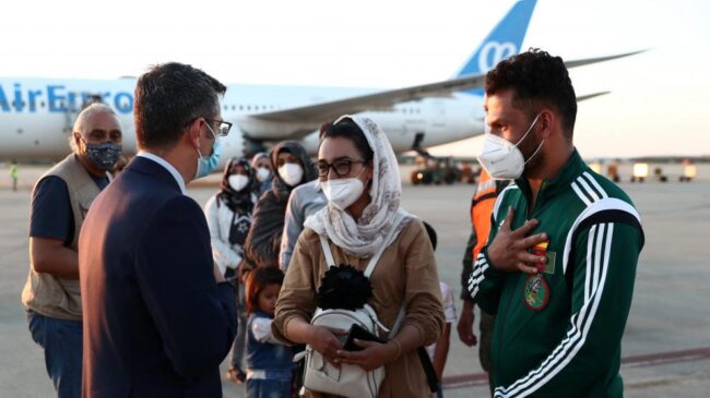 España recibe a otros 80 refugiados afganos llegados desde Pakistán