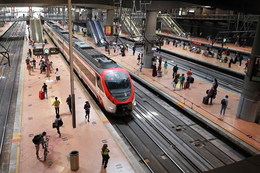 Renfe abre expedientes a maquinistas por incumplir los servicios mínimos