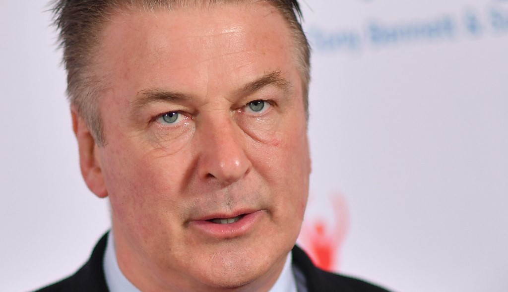Un asistente le había dicho a Alec Baldwin que el arma era segura