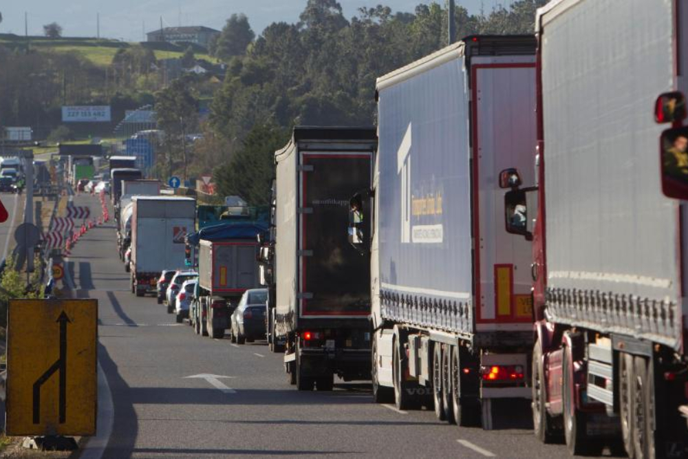 Detienen a diez personas por transporte ilegal de alimentos en Almería, Valladolid y Lérida