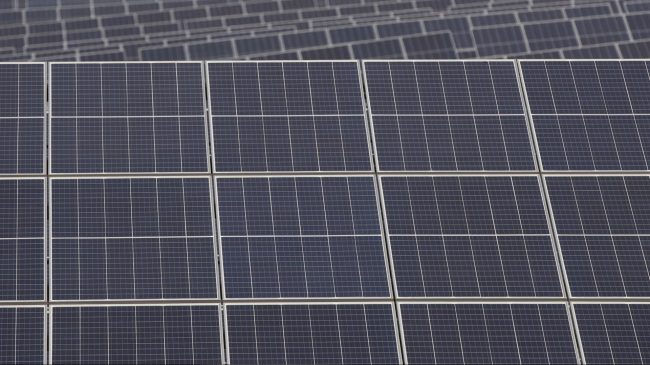 Adif instalará paneles solares en estaciones de tren por 2,1 millones de euros