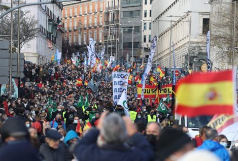 Dos «macroprotestas» contra Sánchez sacarán a miles de policías a la calle antes del 28-M