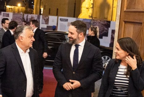 Abascal constata su «sintonía» con Orban en Hungría y el apoyo de Vox a Polonia